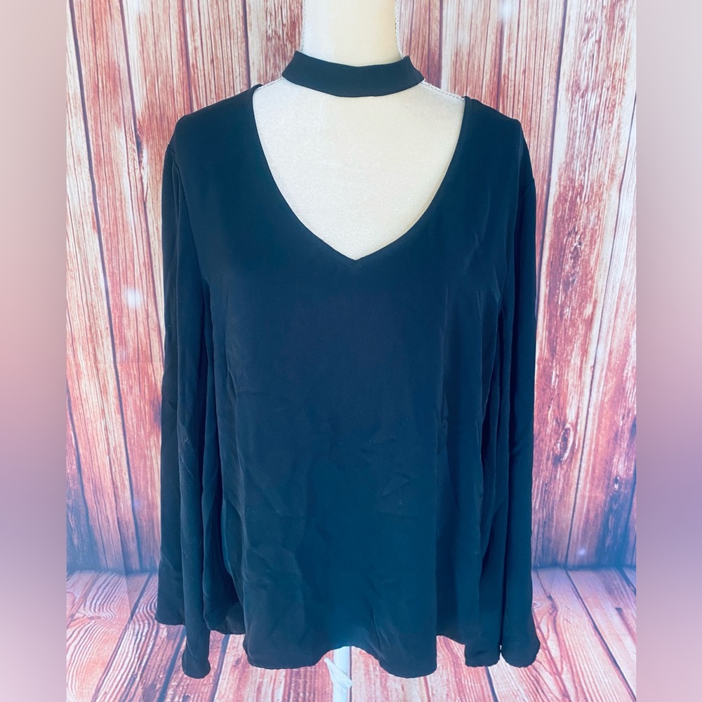 Women’s Size 22W Blouse Rebel Black Long Flare/Bell Sleeves Choke Collar V Neck